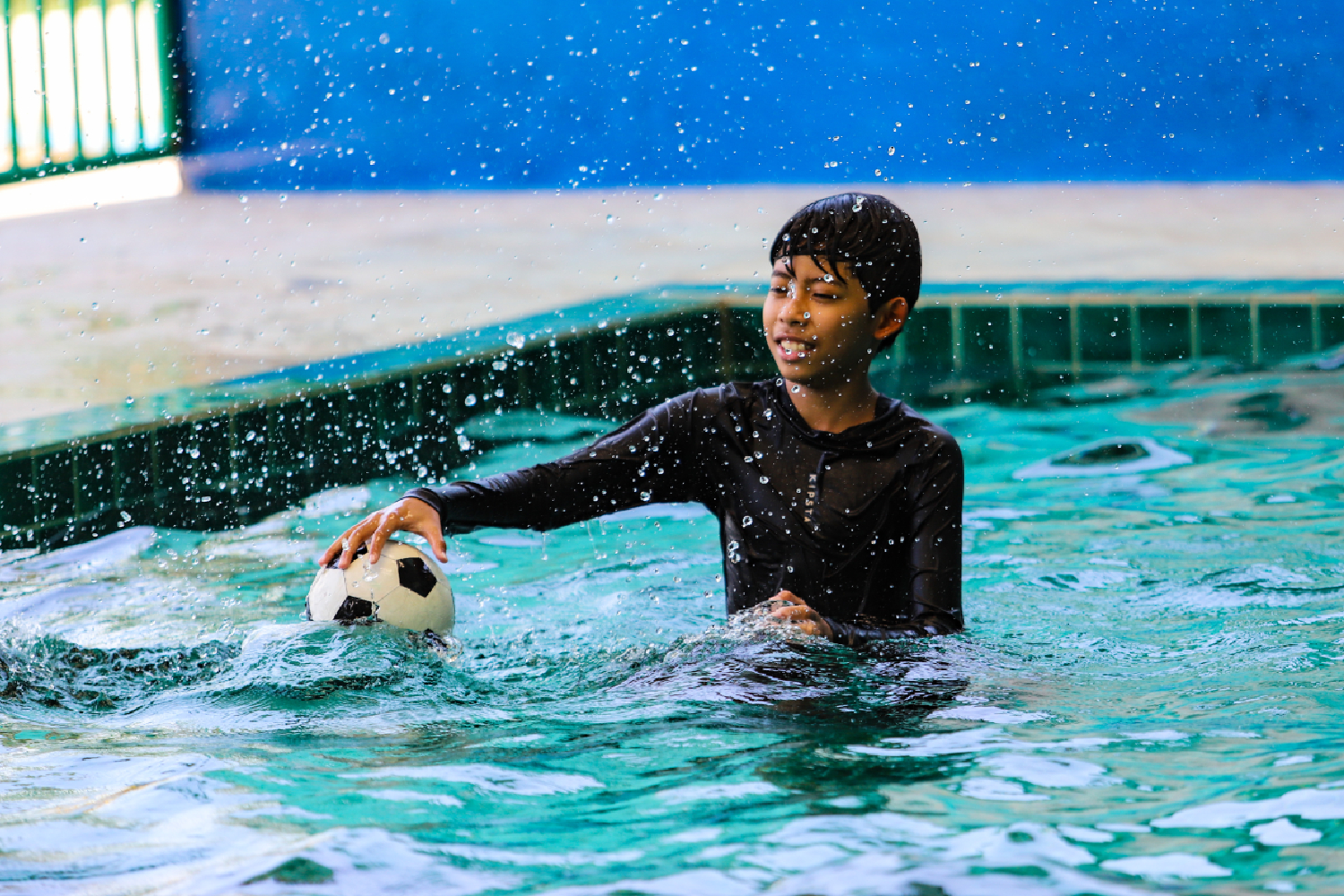An athlete performing recovery laps at our professional swimming pool and swimming classes Seoni.